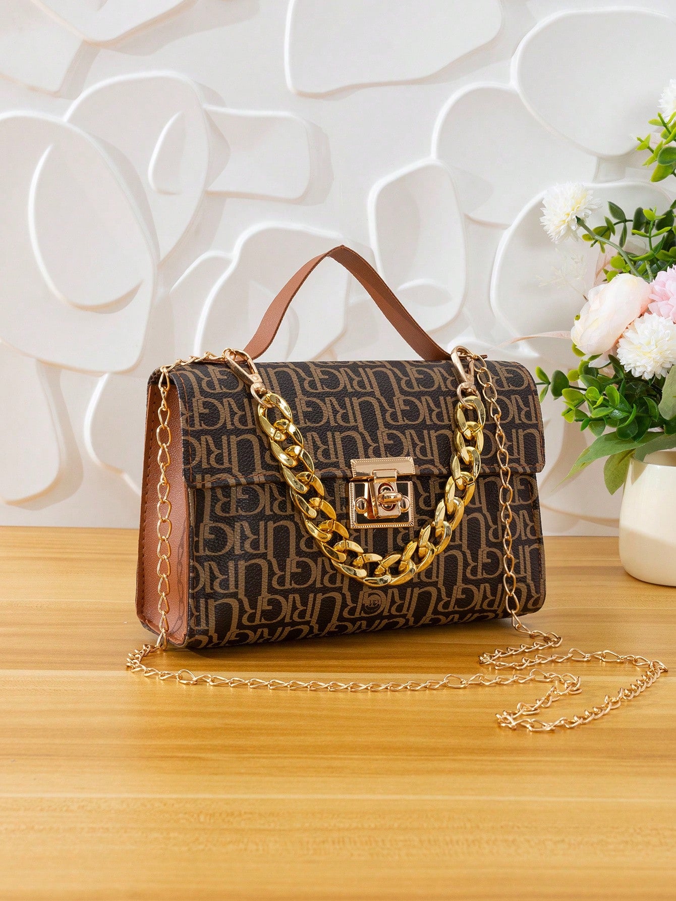 Quilted Square Bag Chain Decor Satchel Bag for Women Quilted Crossbody Bag Fashionable Chain Clutch Bag Shoulder Bag Square Bag Satchel Bag