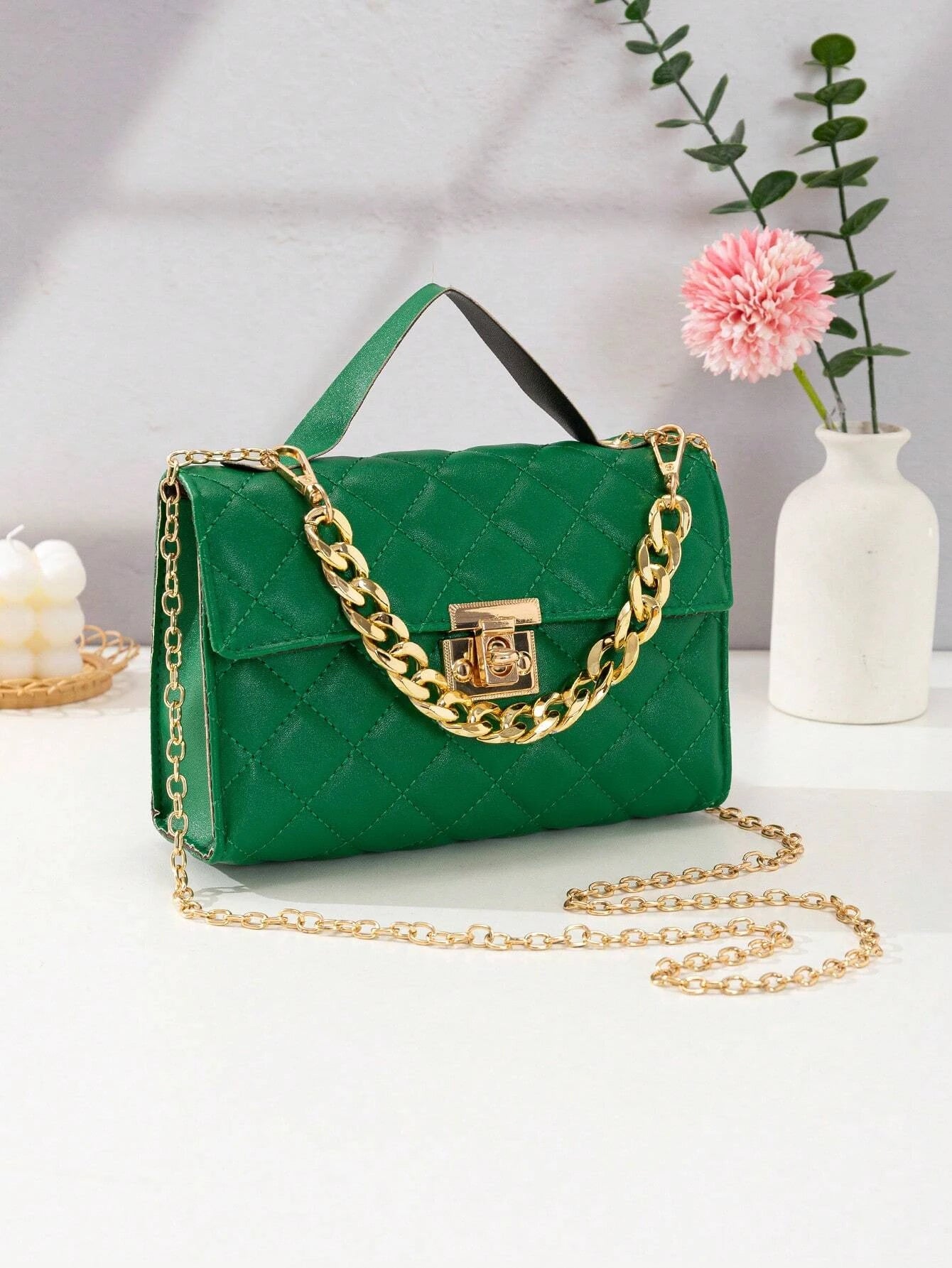 Quilted Square Bag Chain Decor Satchel Bag for Women Quilted Crossbody Bag Fashionable Chain Clutch Bag Shoulder Bag Square Bag Satchel Bag