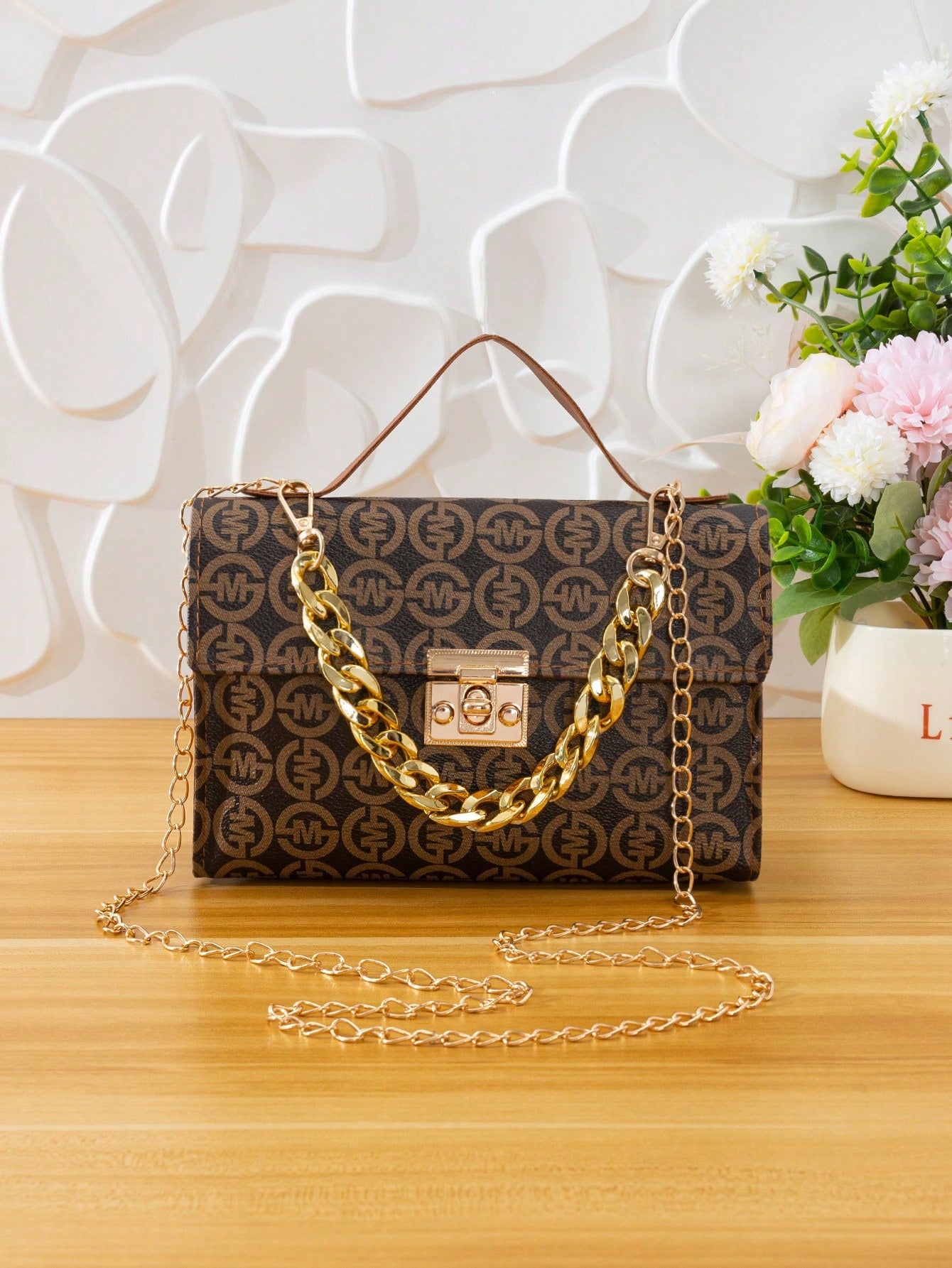 Quilted Square Bag Chain Decor Satchel Bag for Women Quilted Crossbody Bag Fashionable Chain Clutch Bag Shoulder Bag Square Bag Satchel Bag