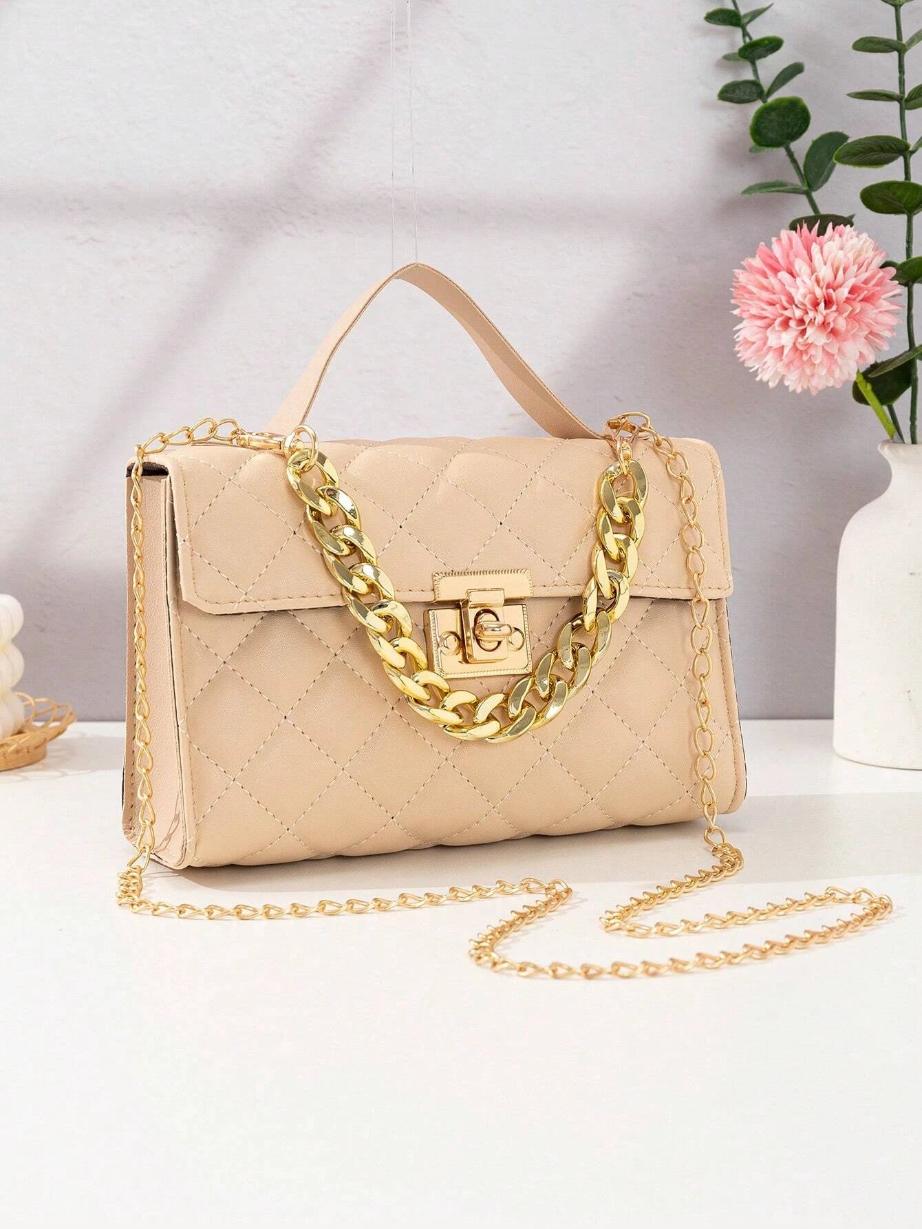 Quilted Square Bag Chain Decor Satchel Bag for Women Quilted Crossbody Bag Fashionable Chain Clutch Bag Shoulder Bag Square Bag Satchel Bag