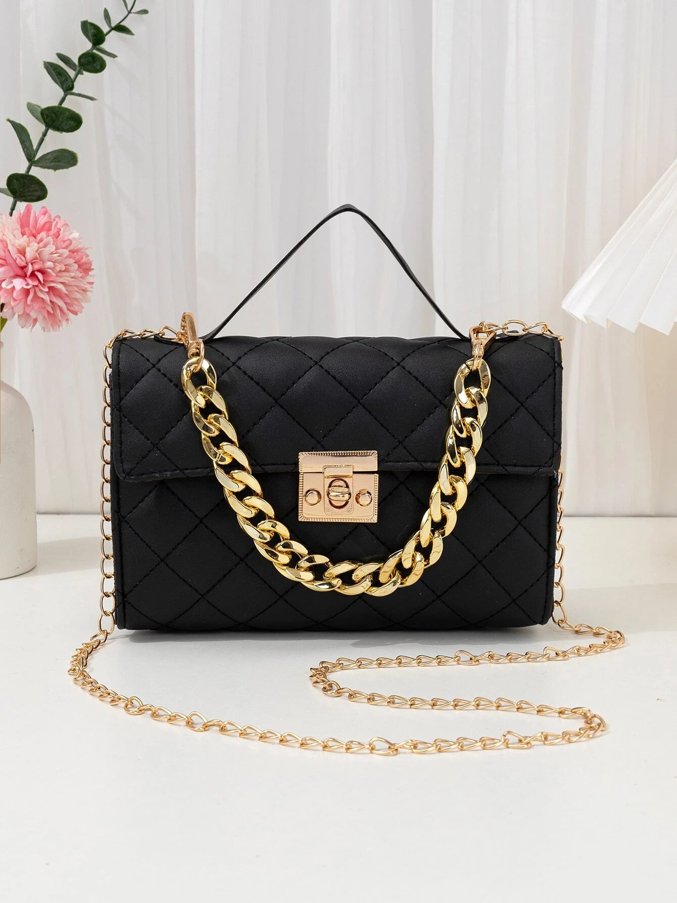 Quilted Square Bag Chain Decor Satchel Bag for Women Quilted Crossbody Bag Fashionable Chain Clutch Bag Shoulder Bag Square Bag Satchel Bag